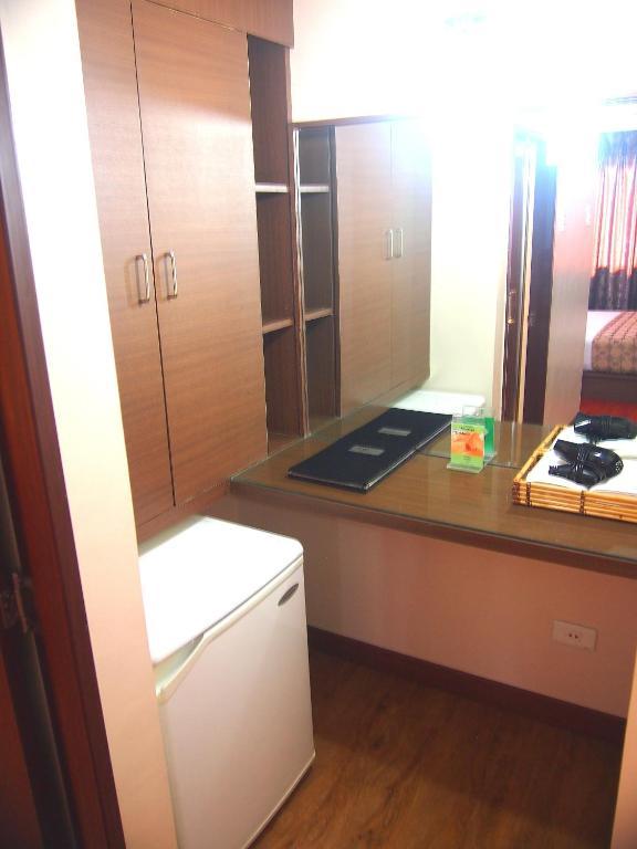 Dg Grami Hotel Paranaque City Szoba fotó